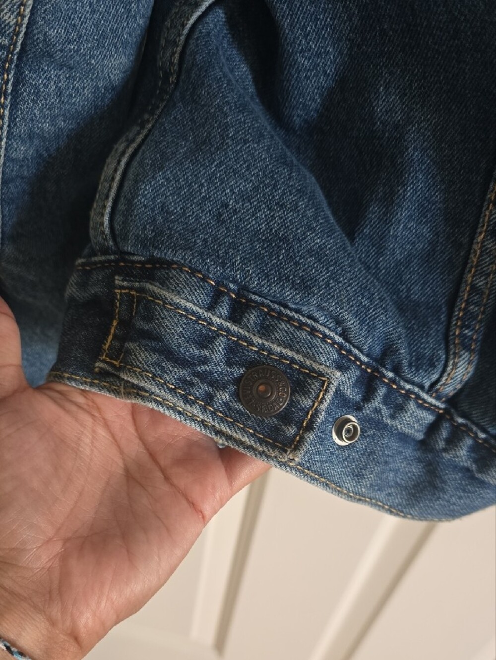 Levi's Blue Denim Sherpa-Lined Jacket with Cream Collar - Picture 7 of 12